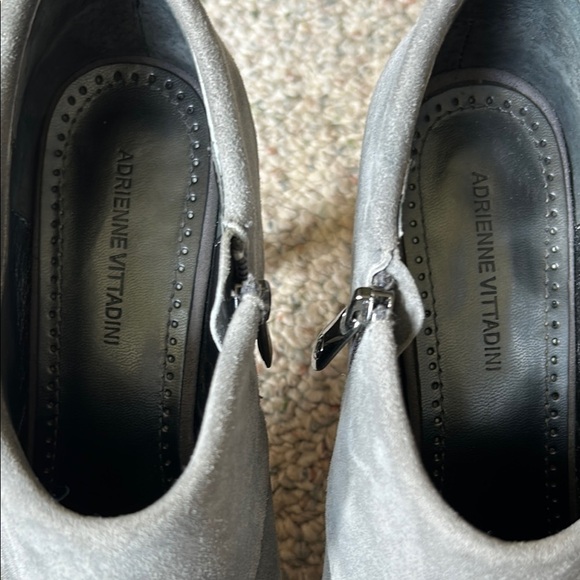 Adrienne Vittadini Gray Suede Ankle Booties Womens 8.5 - Picture 3 of 7